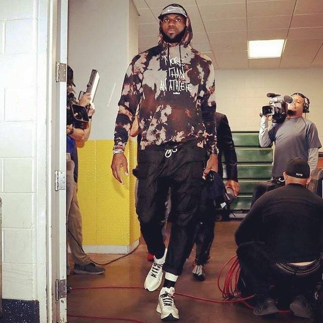 内线神塔！克塔狂砍19分18篮板，两项数据都是生涯最高（禁区巨兽！克塔轰下19+18，双项数据刷新生涯纪录）