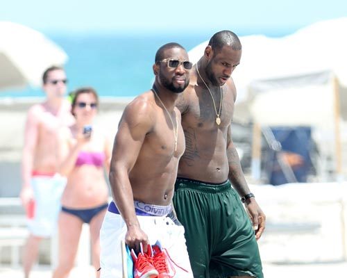 欧洲足球一夜疯狂：水晶宫绝杀，多特6轮不败，罗马爆冷（欧陆足坛今夜沸腾：水晶宫读秒绝杀，多特六轮不败，罗马爆冷失利）