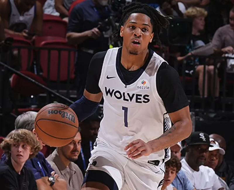 魏翊东：我和谢晖合影是在J联赛现场，被捏造成他要执教国安（魏翊东回应：与谢晖在J联赛的合影被曲解成将执教国安）