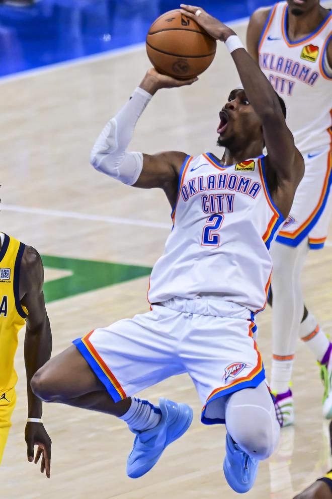 里肯：拜仁本赛季的表现非常出色，他们有望赢得三冠王（里肯：拜仁本季表现抢眼，三冠在望）