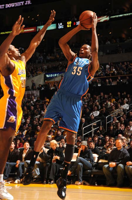 美媒：加兰升级为可以出战，朗佐·鲍尔将缺席比赛（美媒：加兰升级至出战状态，朗佐·鲍尔确认缺阵）