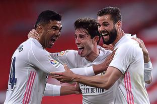 强势复苏！墨尔本凤凰第三节轰下31分&分差追至3分（强势反扑！墨尔本凤凰第三节火力全开砍下31分，将差距缩至3分）