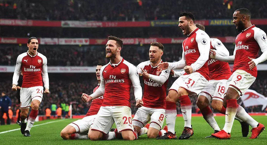 成都1-2河南赛中，阿奇姆彭遭看台球迷竖中指+骂黑鬼（成都1-2不敌河南，阿奇姆彭比赛中遭看台球迷竖中指及种族歧视辱骂）