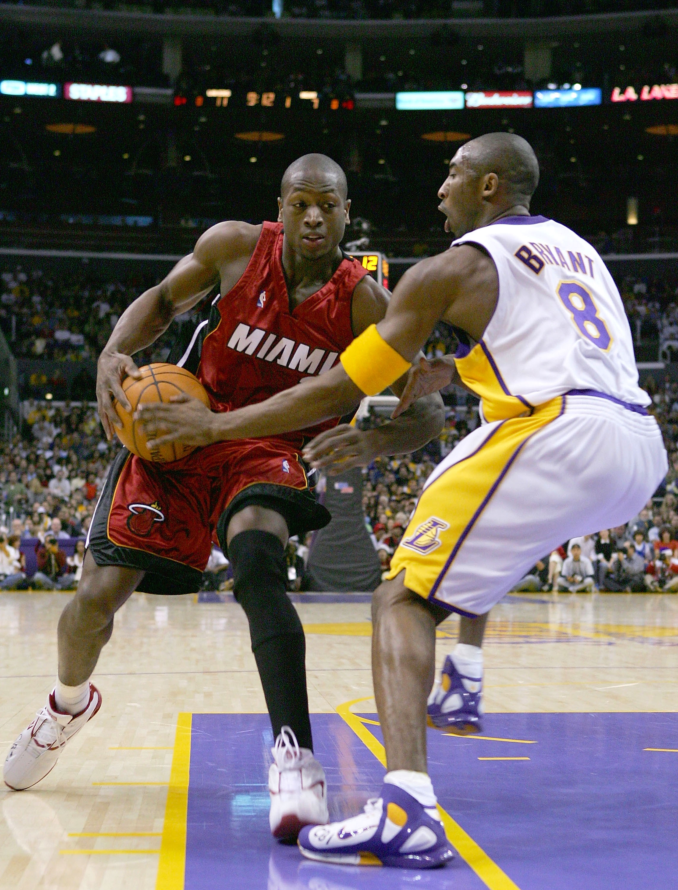 巴萨vs贝蒂斯首发：安东尼PK亚马尔，拉师傅、佩德里先发（巴萨vs贝蒂斯首发出炉：亚马尔对决安东尼，佩德里与拉师傅同列先发）