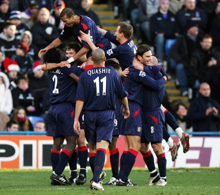 掘金胜出庆功宴戈贝尔缺席引热议（掘金赢球庆功宴，戈贝尔缺席成焦点）