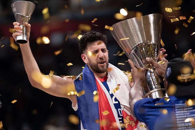 那不勒斯再遭打击！拉赫马尼、霍伊伦本轮联赛双双受伤离场（那不勒斯雪上加霜：拉赫马尼与霍伊伦本轮联赛接连伤退）