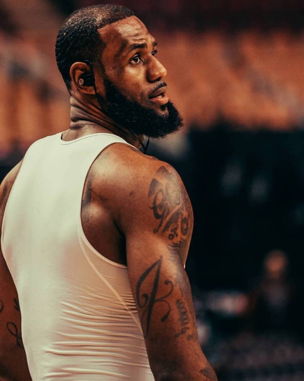 广东2将缺席揭幕战，山西酝酿1换1交易，广厦捡到宝，新疆注册新外援（广东两将无缘揭幕战，山西谋划1换1，广厦收获惊喜，新疆注册新外援）