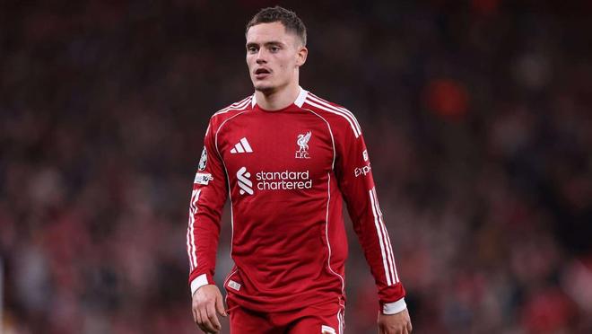 足球国足替补席贡献大，两人替补破门（国足板凳深度显威，两名替补联袂破门）