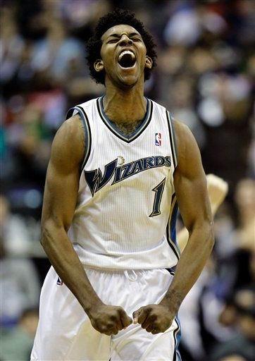 NBA：湖人加时险胜掘金 詹姆斯砍下38分（詹姆斯38分助湖人加时险胜掘金）