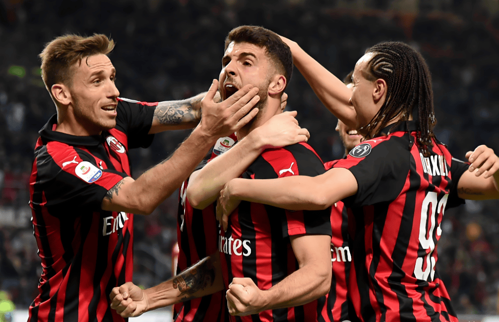 国脚新纹身曝光，引发粉丝讨论（国脚新纹身亮相，掀起粉丝热议）