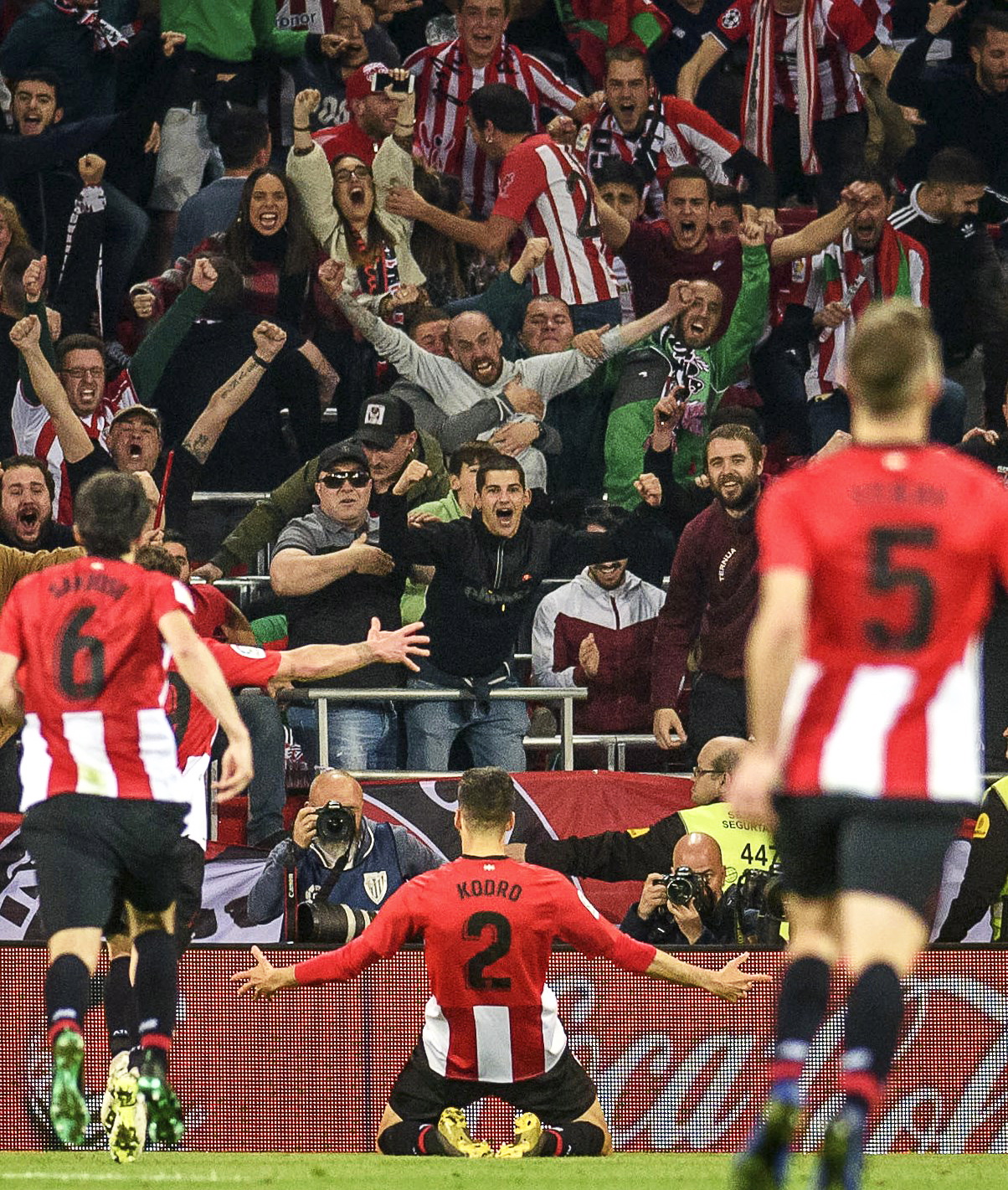 KD：顶尖行列 我无法与乔丹科比詹姆斯直接比较（KD：自认为属于顶尖行列，但不与乔丹、科比、詹姆斯作直接比较）