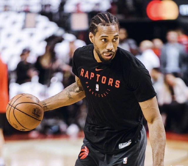 奥尔莫肩伤缺阵一个月，巴萨迎赛季关键考验（奥尔莫肩伤休战四周，巴萨迎来赛季关键期考验）