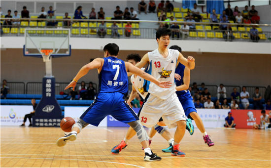 Top时刻｜年终大战十佳球：老詹一打二丝滑拉杆 华子极限绝平（高光瞬间｜年末大战十佳球：詹皇一挑二丝滑拉杆，华子压哨绝平）