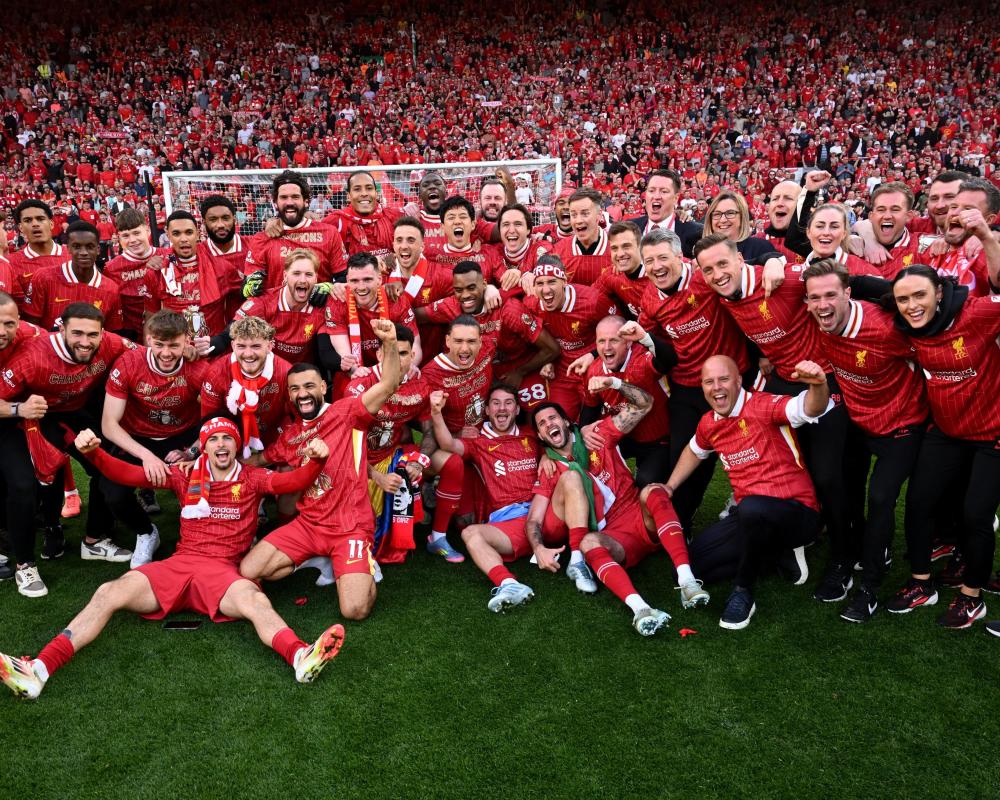 一日红魔终身红魔，曼联给德赫亚送上生日祝福，本人回复❤️（一日红魔，终身相伴：曼联为德赫亚送上生日祝福，门神爱心回应❤️）