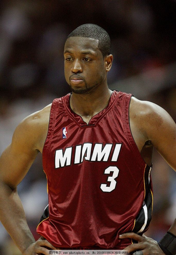 詹姆斯创湖人生涯最耻辱纪录，主帅痛批超级烂队（詹姆斯刷新湖人生涯最尴尬纪录，主帅怒斥球队堪称烂队）