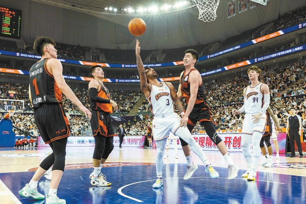 尽力局！庞峥麟12中7得到18分5篮板4助攻（高效一战！庞峥麟12投7中砍下18分5篮板4助攻）