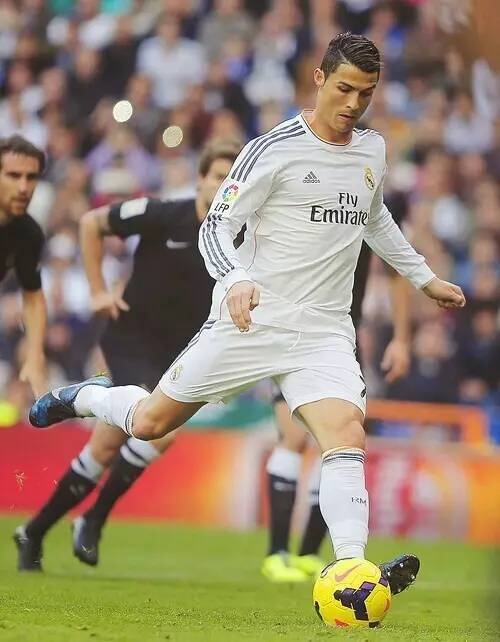 C罗晒与特朗普合照：感谢总统先生的邀请和热情欢迎（C罗分享与特朗普合影：感谢总统的邀请与热情接待）