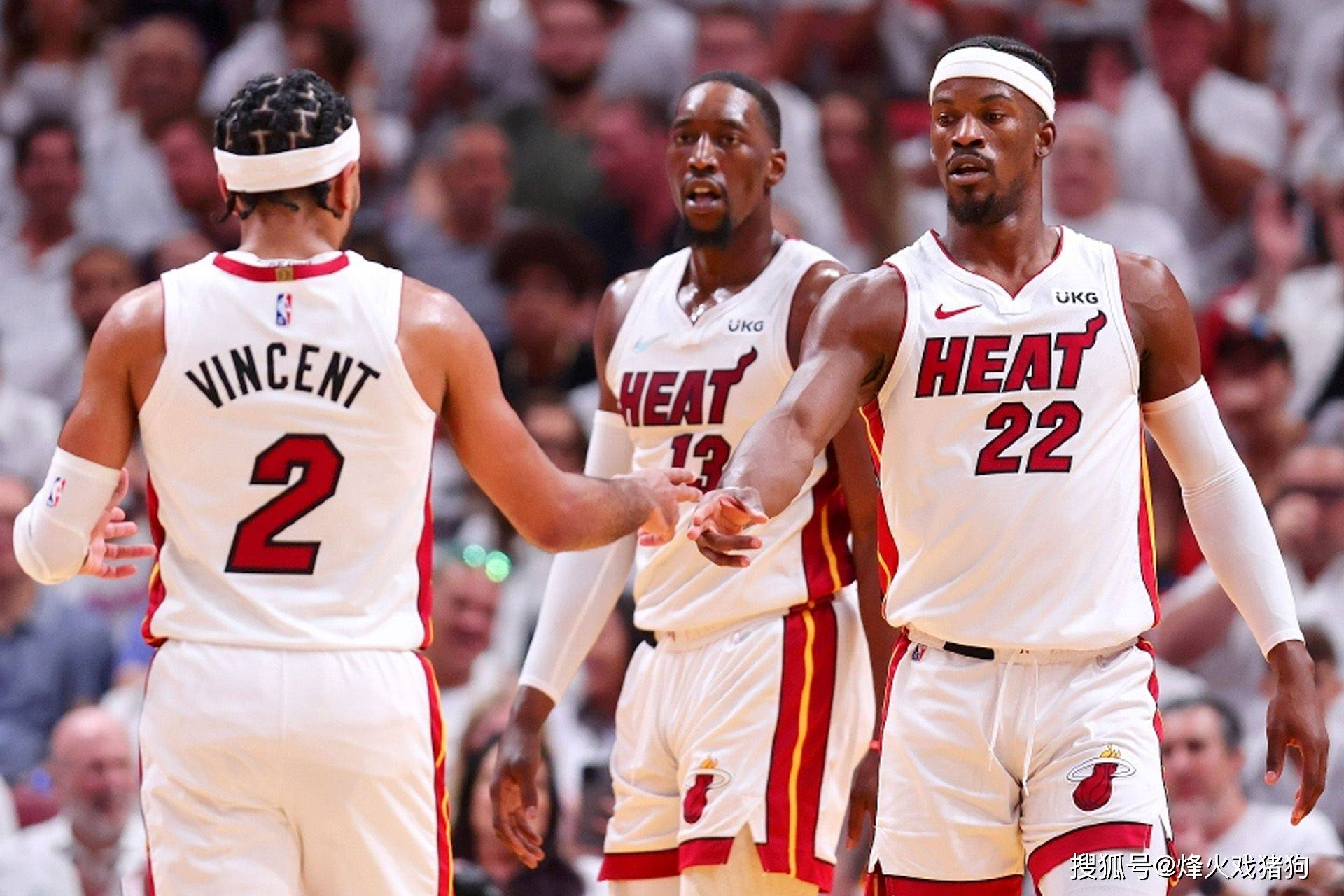 臭名远扬，黄潜球迷在社媒创建“不要帕尔特伊”的标签（争议延烧，黄潜球迷在社媒发起“拒绝帕尔特伊”标签）