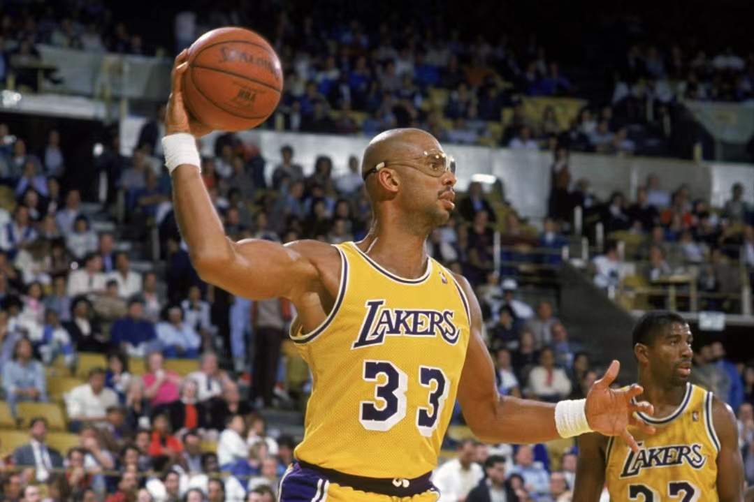 波媒：莱万与巴萨均未确定是否续约，将等到明年再做决定（波媒：莱万与巴萨续约悬而未决，相关决定推迟至明年）