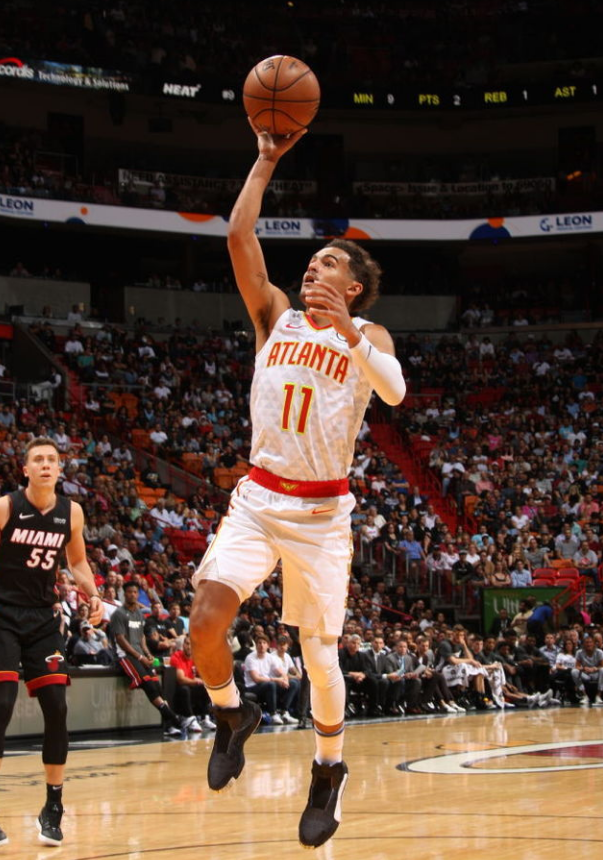 东契奇半场轰下25分8助攻，湖人两节狂丢78分落后爵士（东契奇半场25分8助攻火力全开 湖人上半场被轰78分暂落后爵士）