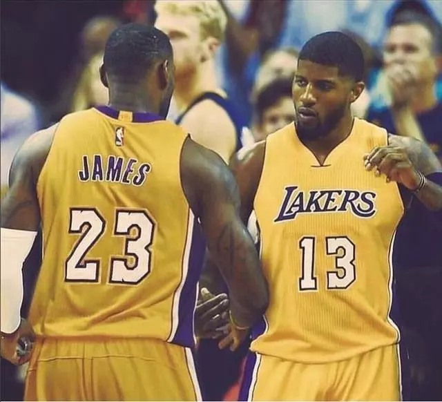 拜仁德甲时代第二次取得15连胜，上一次是在弗里克执教时期（拜仁在德甲再度豪取15连胜，上一次纪录诞生于弗里克执教期）