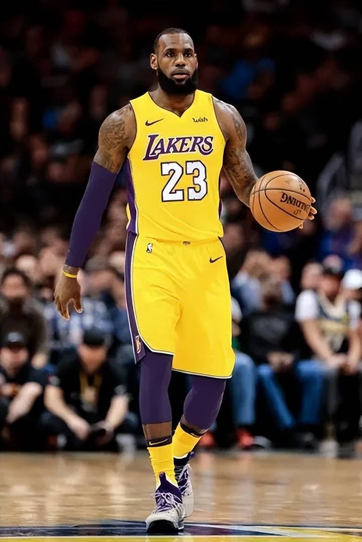 西甲半场：纳瓦罗、N.威廉姆斯建功，毕尔巴鄂2-0莱万特（半场战报：纳瓦罗与尼科·威廉姆斯破门，毕尔巴鄂2-0领先莱万特）